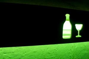 В Омске алкогольные энергетики маскируются под винные напитки