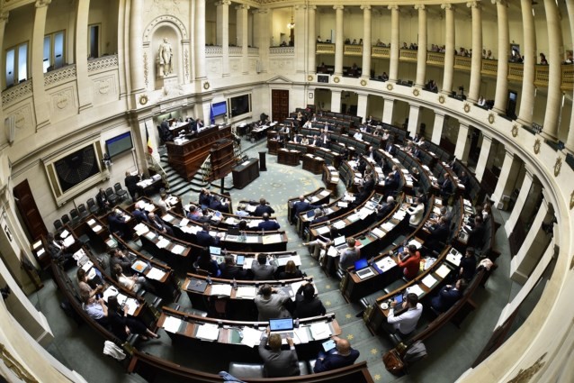 Бельгийские парламентарии не стали отказываться от бесплатного пива во время дебатов