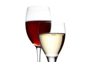 Для вина и шампанского установят минимальные цены