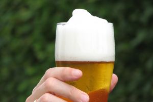 Вице-премьер Хлопонин поддержал разработку отдельного законодательства для пива