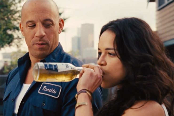 Почему пиво Corona исчезло из фильма «Форсаж»?