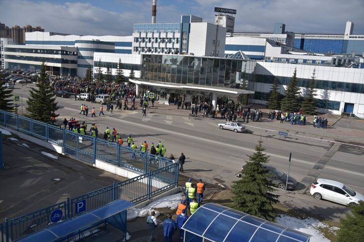 С петербургского завода «Балтики» эвакуировали 1200 человек во время учений