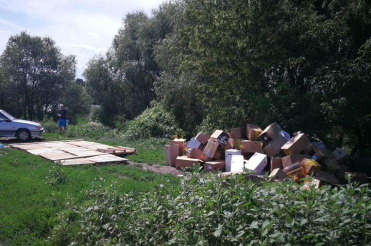 Монтаж плота. Весь мусор перед сплавом убрали