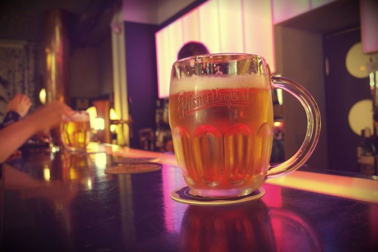 Pilsner Urquell выпустил коллекционное пиво в металлических чемоданчиках