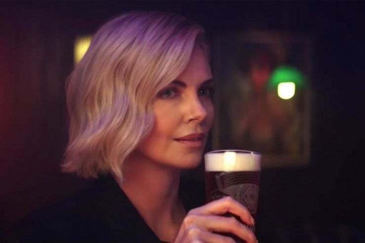 Budweiser покажет на «Оскаре» рекламу с Шарлиз Терон