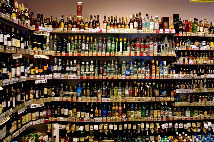 Власти Подмосковья требуют присутствия в торговых сетях не менее 10% алкоголя местного производства