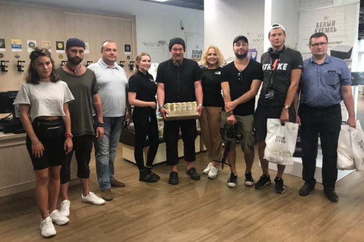 Завод «Белый Кремль» посетил актёр Вилле Хаапасало