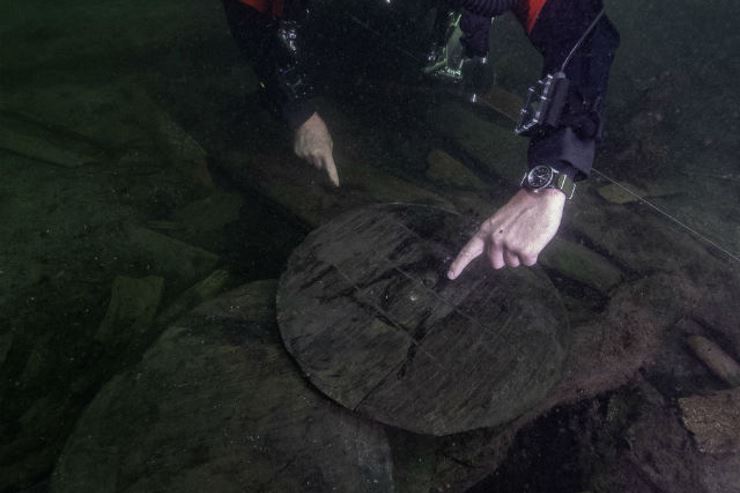 В Балтийском море нашли 500-летние пивные бочки