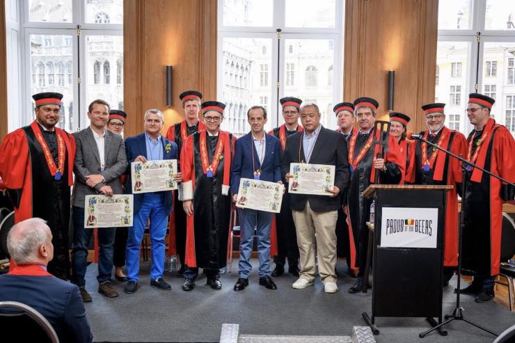 В Брюсселе приняли новых членов в орден пивных рыцарей
