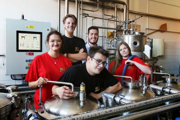 Plzeňský Prazdroj вместе со студентами сварил пиво к годовщине Бархатной революции