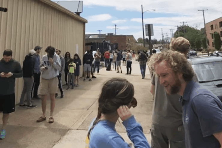 Пивоварню раскритиковали за очередь в день релиза во время самоизоляции