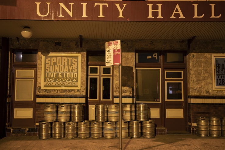 Австралийские пивовары вылили 7,8 млн пинт пива в канализацию