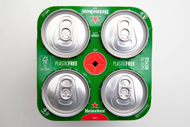 Heineken в Британии отказывается от пластика в упаковке пивных банок