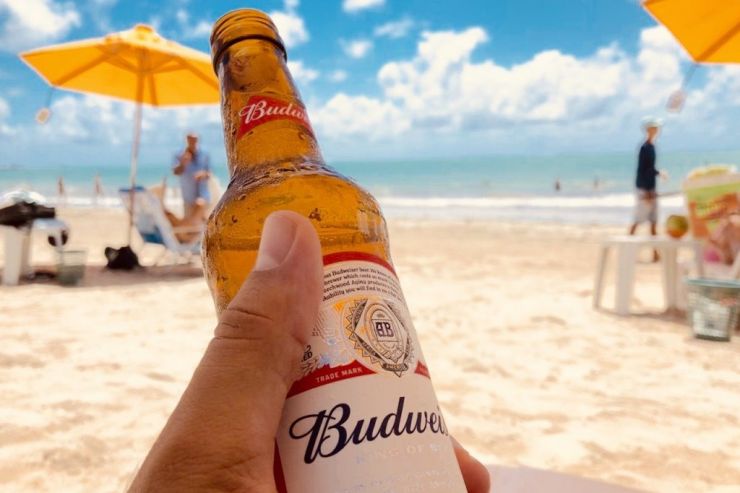 Budweiser покажет во время Супербоула рекламу вакцинации, а не своего пива
