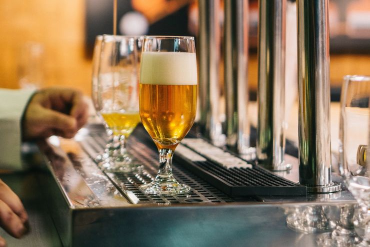 Несмотря на снятие локдауна, британским малым пивоварням приходится трудно
