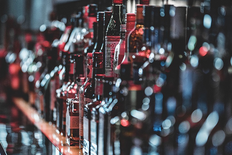 В Латвии пиво вытесняют алкогольные коктейли в банках и крепкие напитки
