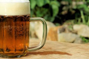 Из-за холодного лета петербуржцы покупают меньше пива и кваса