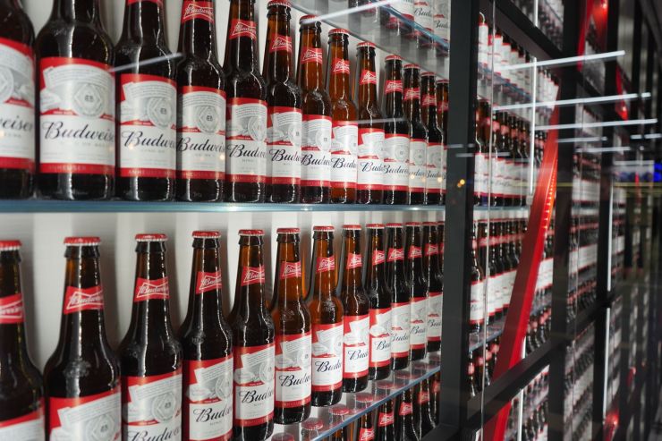 AB InBev увеличила продажи пива в третьем квартале, несмотря на падение спроса в Европе  
