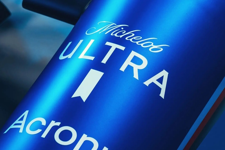 Бренд Michelob ULTRA стал спонсором команды «Формулы 1»