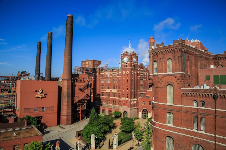 Anheuser-Busch объявила о сокращениях персонала на фоне снижения продаж Bud Light