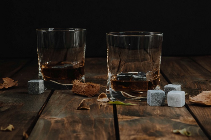 Китай на три месяца отложил введение таможенных пошлин на французский коньяк