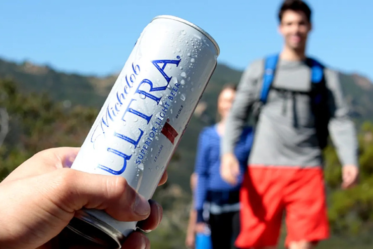 Michelob Ultra сохранил второе место по продажам в США