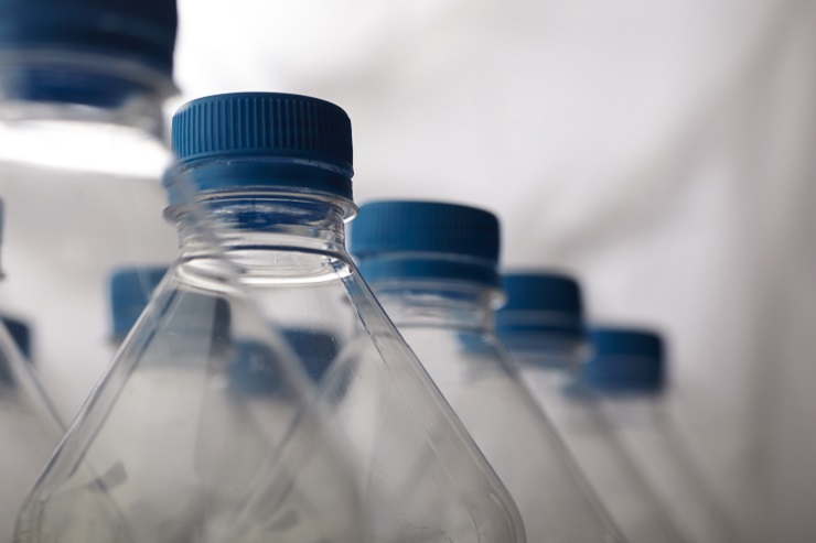 В апреле ПЭТ-тара может подорожать на 30% из-за рекордного скачка цен на нефть