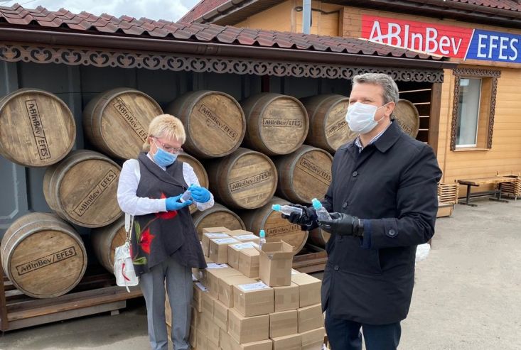 Ивановский филиал AB InBev Efes передал 1500 санитайзеров волонтерам региона