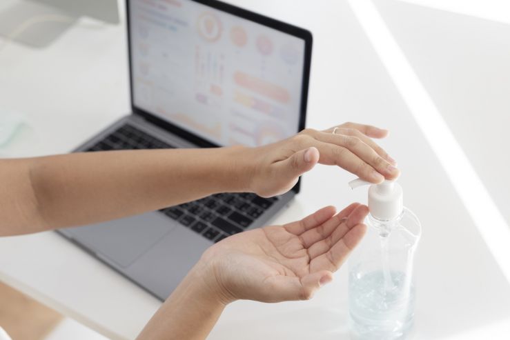 Компания AB InBev Efes передаст более 35 тысяч санитайзеров на благотворительность