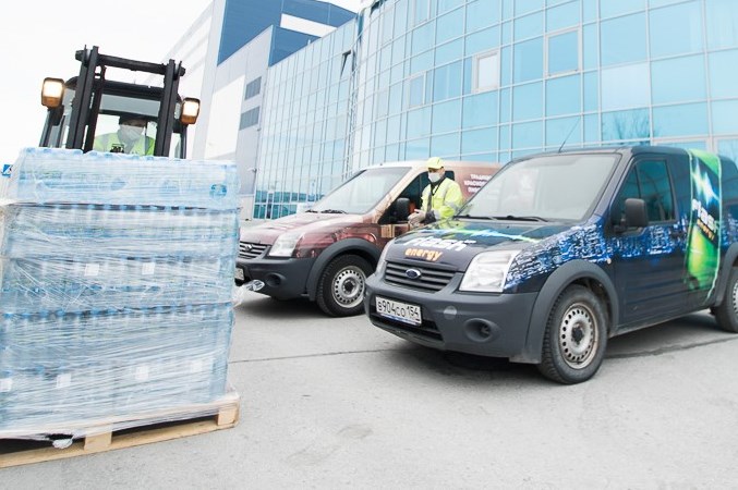 «Балтика» передала в больницы Петербурга воду и СИЗ для медиков
