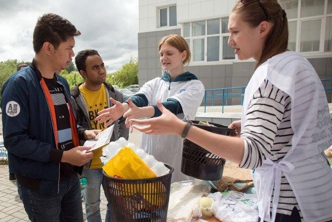 «Балтика» и экологи провели экоакцию для томских студентов