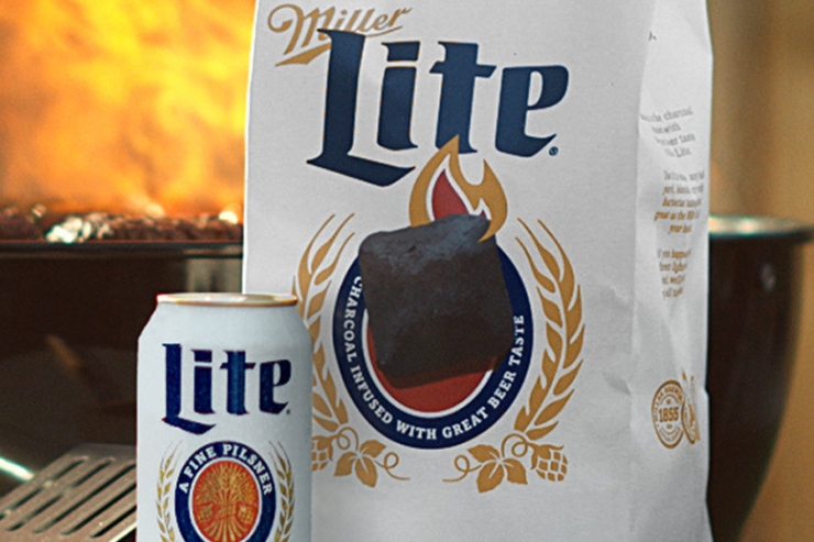 В честь лета бренд Miller Lite представит наборы древесного угля, пропитанного пивом 