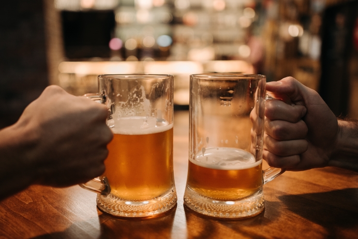 Velkopopovický Kozel обучил «Алису» произносить тосты по-чешски