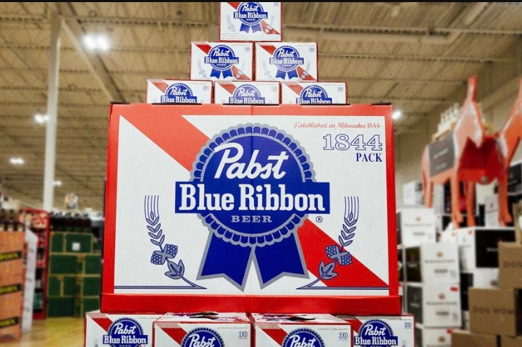 Pabst Blue Ribbon выпустила упаковку пива из 1844 банок 