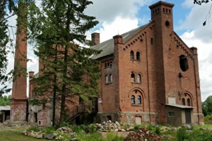 Волонтеры привели в порядок территорию вокруг заброшенной пивоварни Бланкенштайна