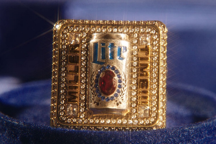 Miller Lite разыграет шесть ювелирных колец со своей символикой и 2 000 банок пива