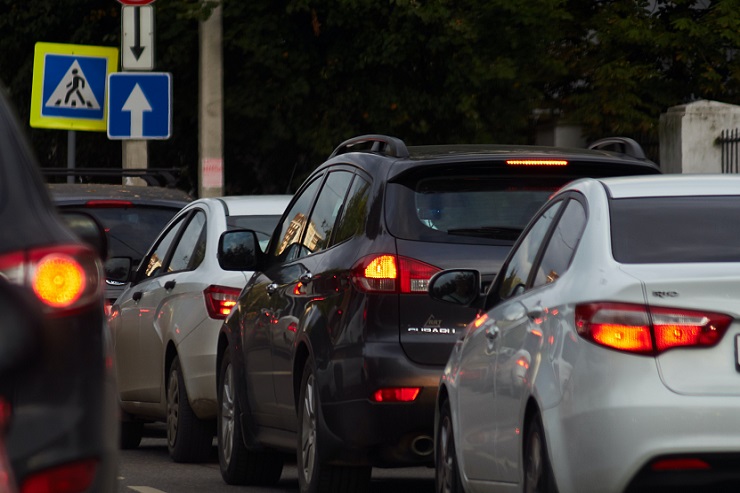 В Германии экоактивист распивал пиво посреди трассы