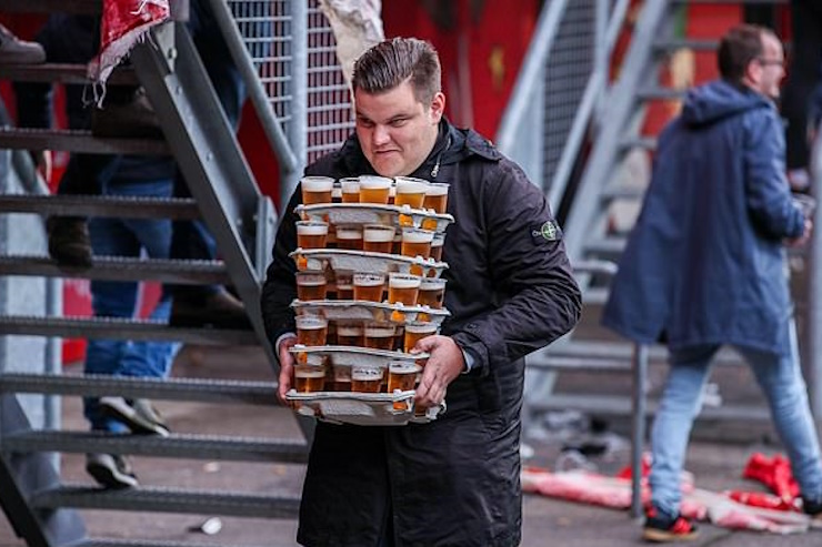 Нидерландский футбольный клуб заработал на пиве больше, чем на продаже игроков