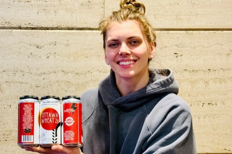 Канадская хоккеистка выпустила свое пиво, чтобы собрать средства для женщин с раком груди