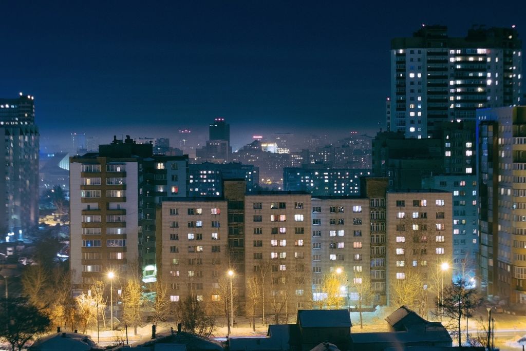 В Омске вновь разрешили продавать пиво на первых этажах жилых домов