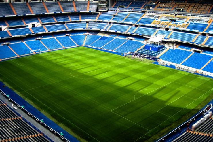 Депутаты будут бороться с рекламой алкоголя на щитах во время футбольных матчей