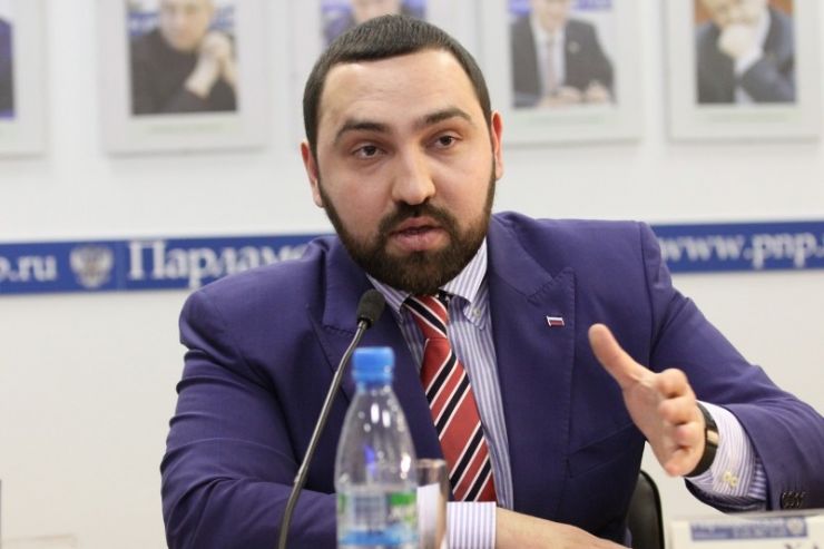 Султан Хамзаев предложил печатать страшные картинки на бутылках с алкоголем