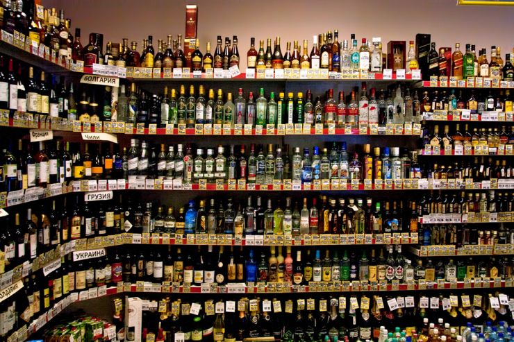 Минпромторг предложил снизить стоимость лицензии на продажу алкоголя до 20 тыс. рублей