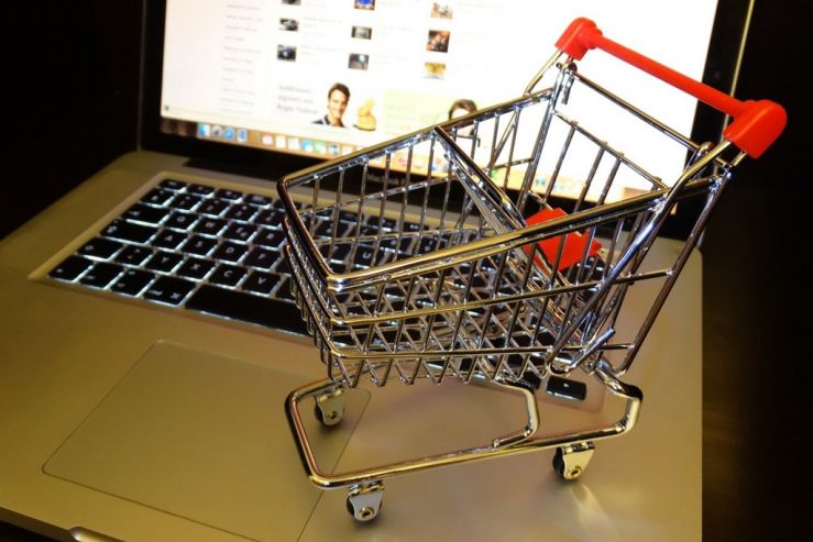 АКИТ просит ускорить рассмотрение законопроекта об онлайн-продажах алкоголя