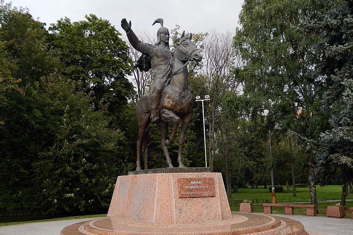 В Киргизии хотят запретить называть алкоголь именами героев национального эпоса