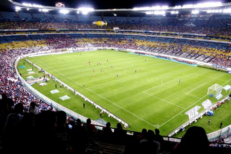 Главный тренер сборной России предложил провести эксперимент с пивом на матчах