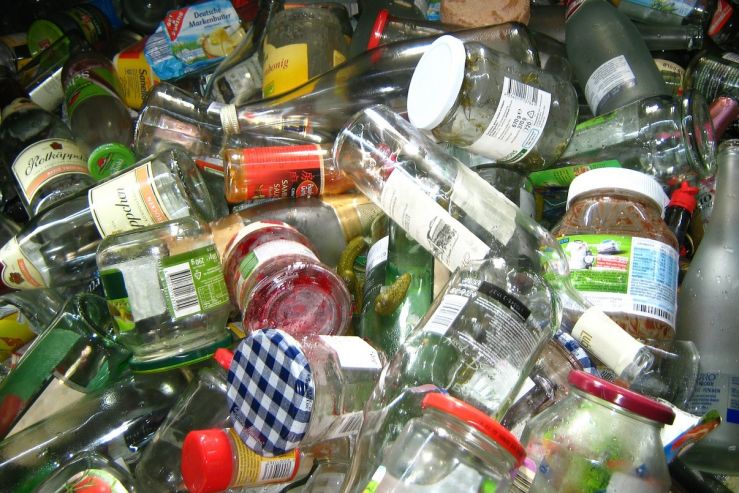 В Госдуме хотят обязать торговые сети принимать стеклотару