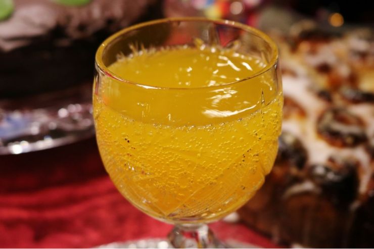 «Трезвая Россия» и главный нарколог страны поддержали запрет продаж детского шампанского