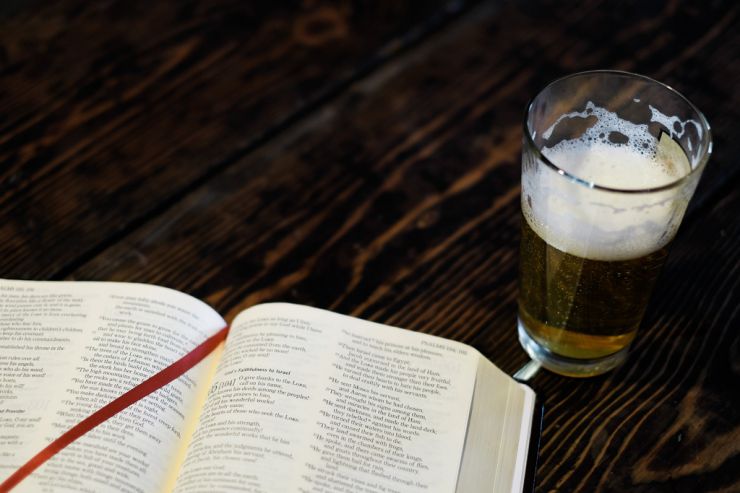 Министр культуры: вопрос продажи алкоголя в музеях требует обсуждения