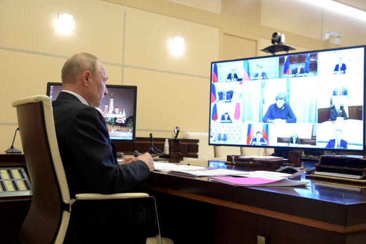 Путин призвал глав регионов не принимать решения «на эмоциях или под копирку»